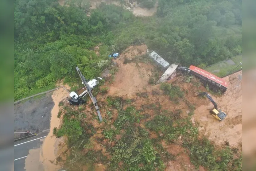  Entre as rodovias afetadas estão a BR-376, BR-116 e a BR-277 