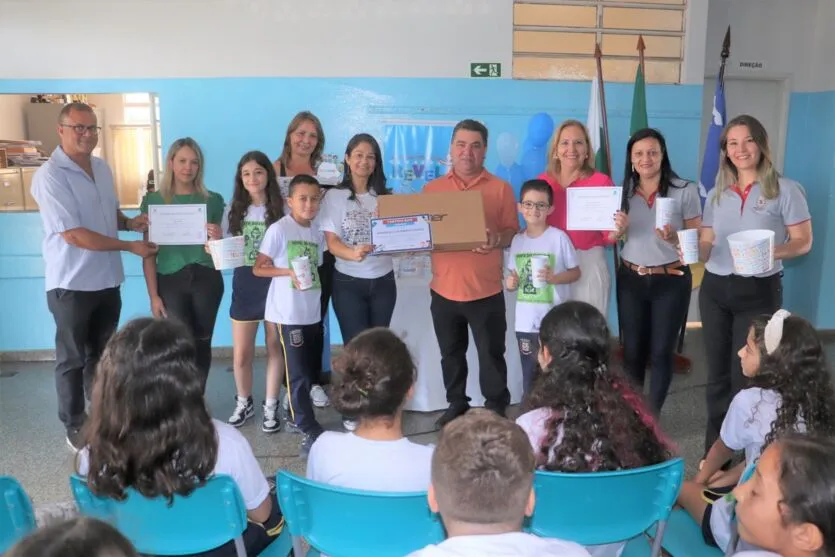 Escolas de Arapongas comemoram conquistas do projeto 'Horta do Futuro'