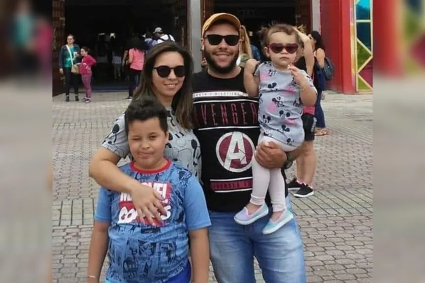  Junior Lima e Selma Kuhm, empresários de Telêmaco Borba, donos da Pizzaria Itália e uma menina, de aproximadamente 6 anos, e um garoto, que teria 11 anos 