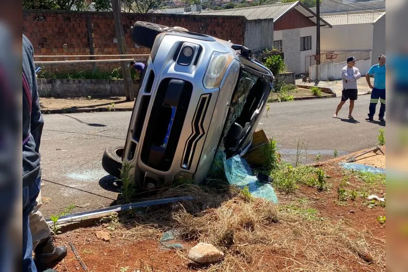 Mãe e filha ficam machucadas após capotamento em Apucarana