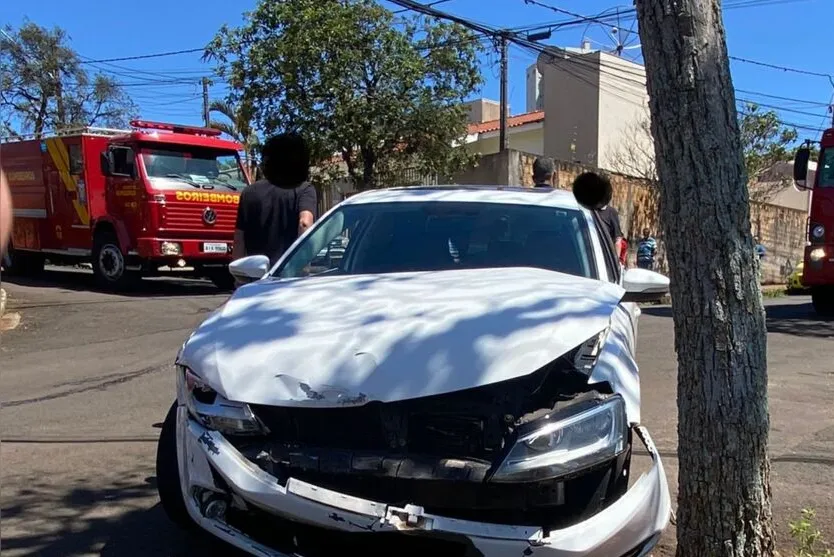 Mãe e filha ficam machucadas após capotamento em Apucarana