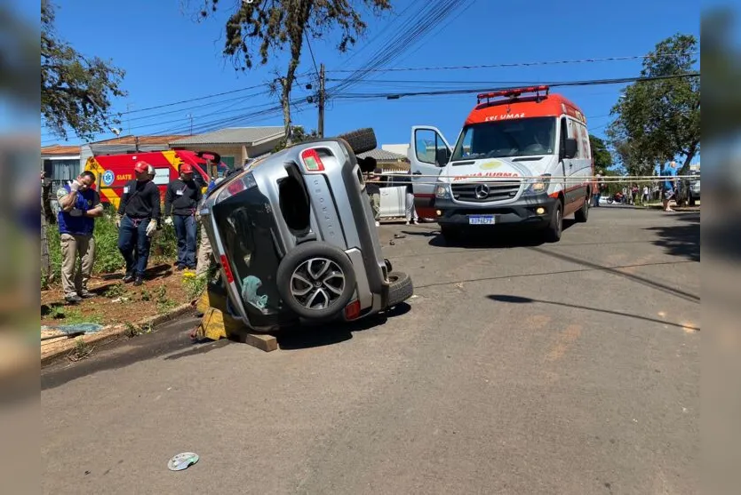 Mãe e filha ficam machucadas após capotamento em Apucarana