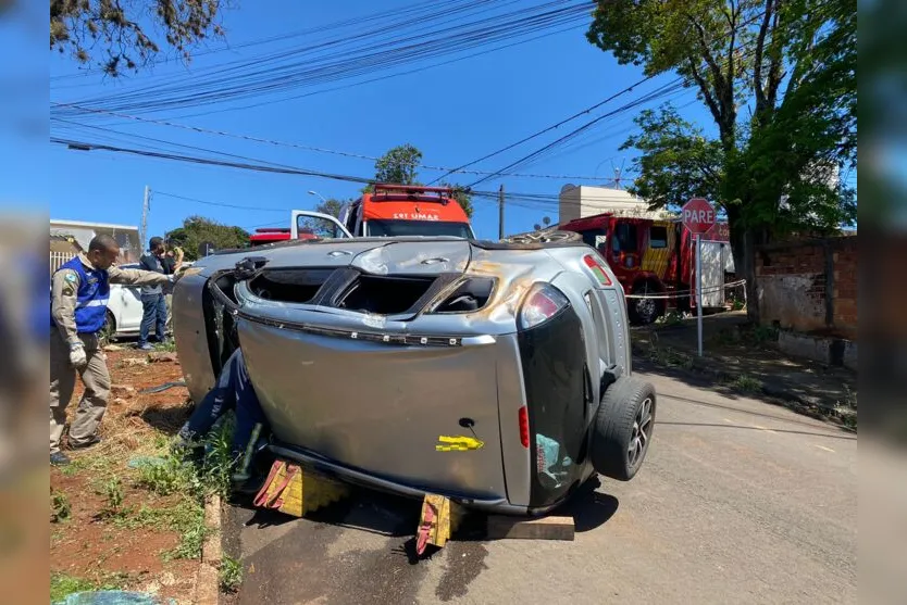 Mãe e filha ficam machucadas após capotamento em Apucarana