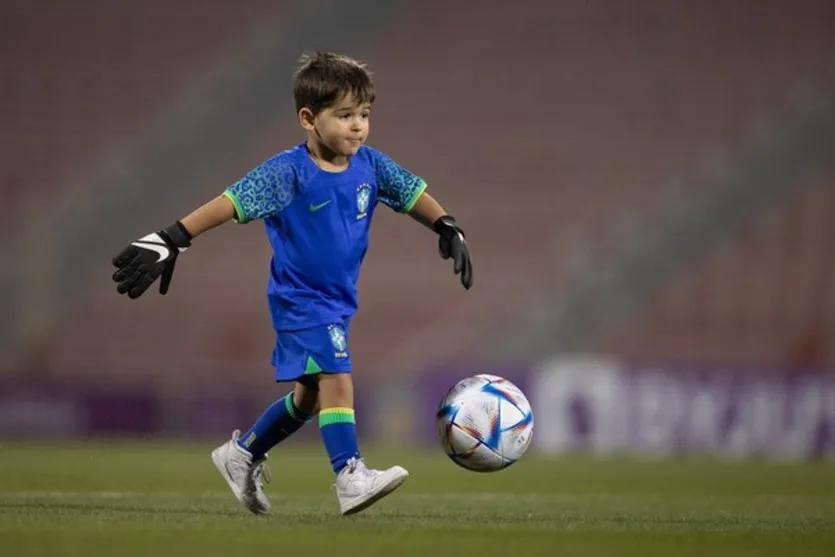  Matteo, de apenas 3 anos, está no Catar com a família 