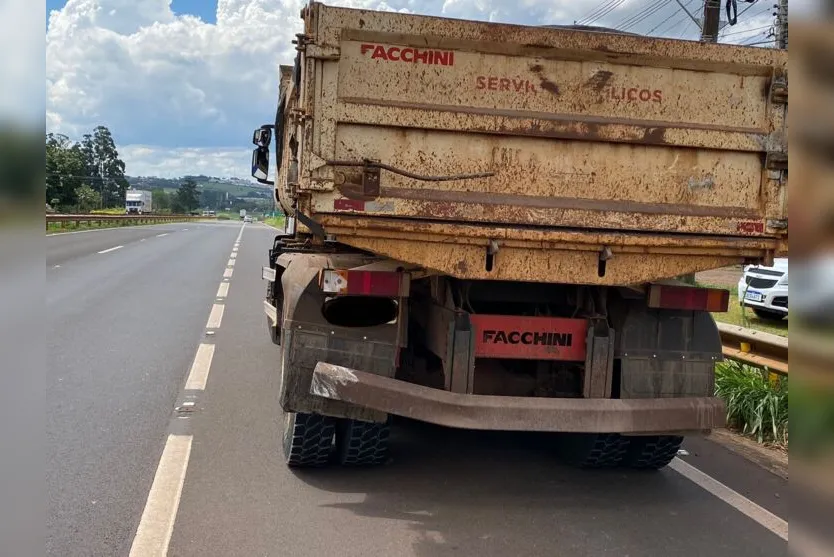 Motorista fica ferido após capotar carro em frente ao 30ºBIMec