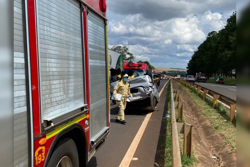 Motorista fica ferido após capotar carro em frente ao 30ºBIMec