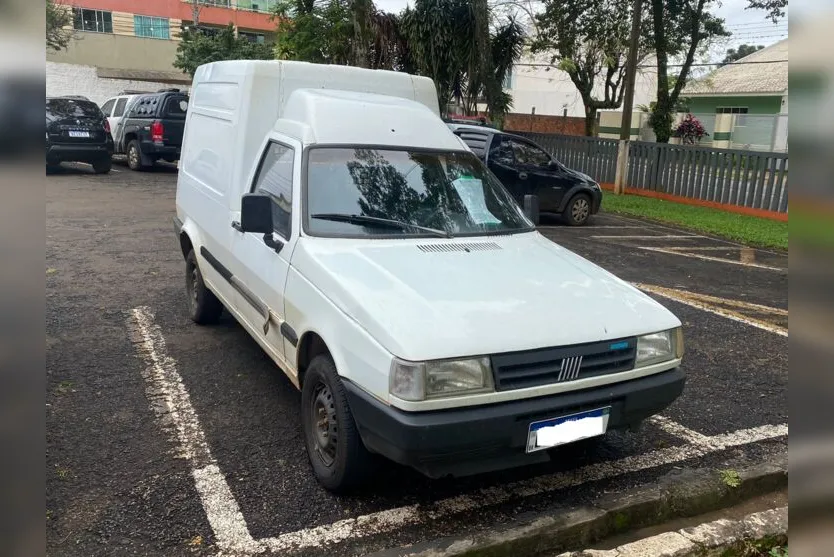  No carro estavam o motorista e um passageiro 