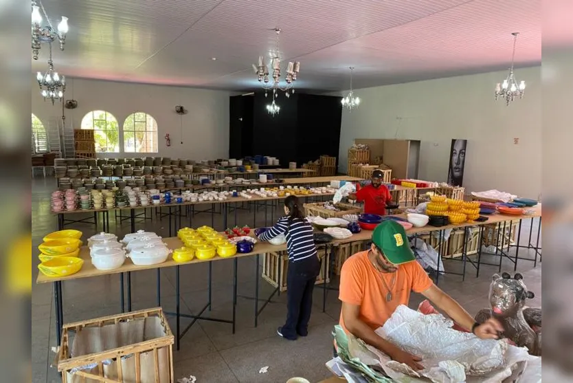  O Lions Clube Vitória Régia, de Apucarana, está promovendo uma feira beneficente 