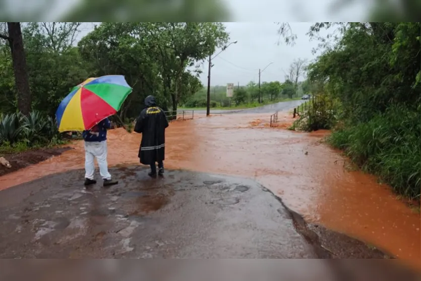  O Rio Pindaúva transbordou e causou grandes transtornos em Ivaiporã 