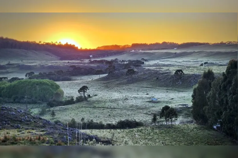  O amanhecer foi gelado na Serra de Santa Catarina 