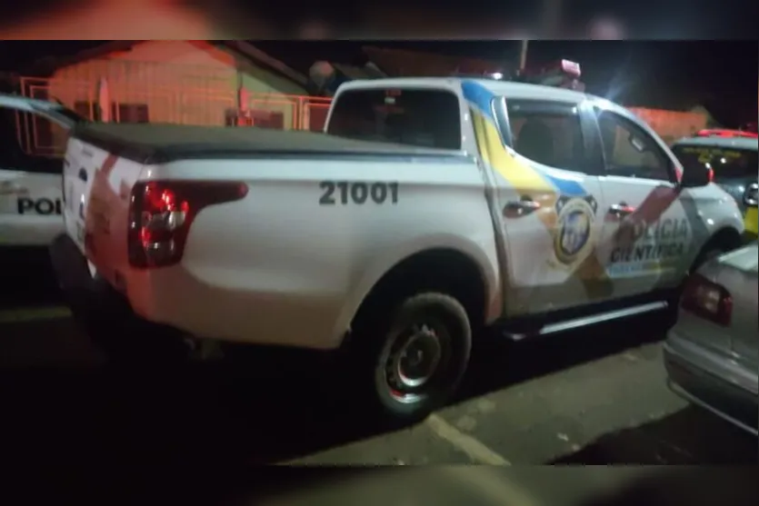  O confronto aconteceu por volta das 21h, em uma residência na Rua Tereza Barreto Zanela, no bairro Jaçanã, em Apucarana. 