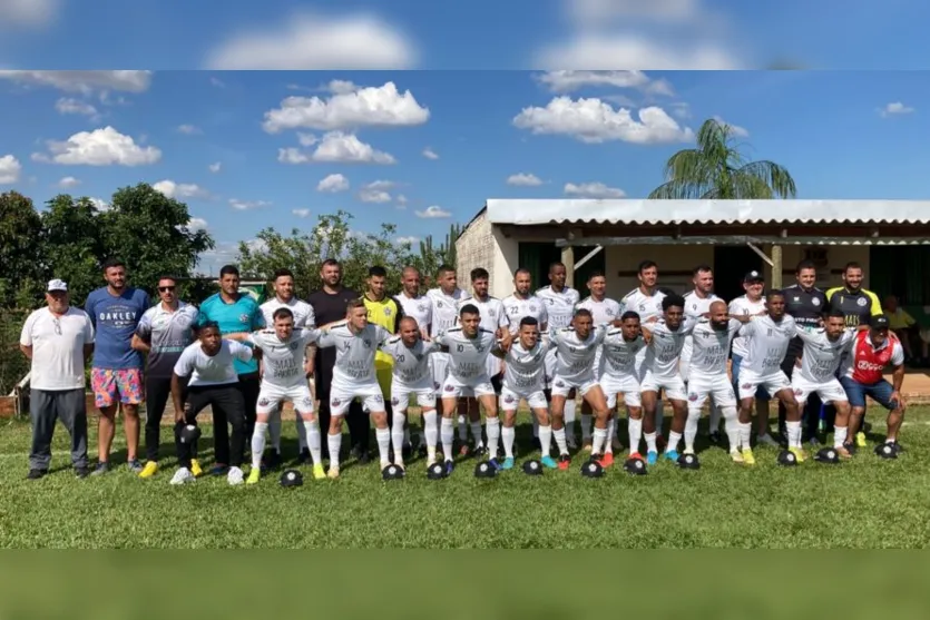  O jogo contou com grandes jogadas e bolas na trave 