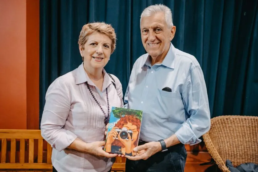  O livro foi escrito e ilustrado pelos alunos do Projeto Crescer em Arapongas. 