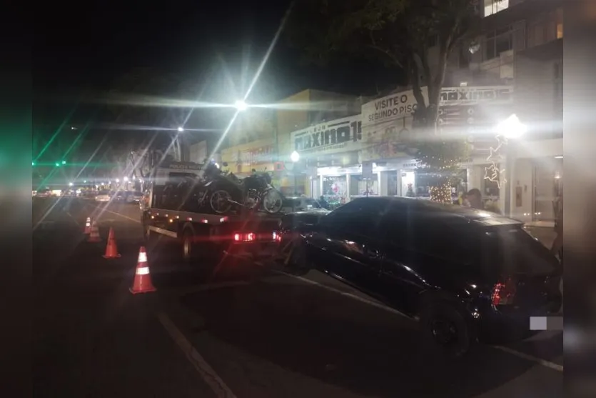 PM realiza blitz de trânsito na Praça Rui Barbosa, em Apucarana