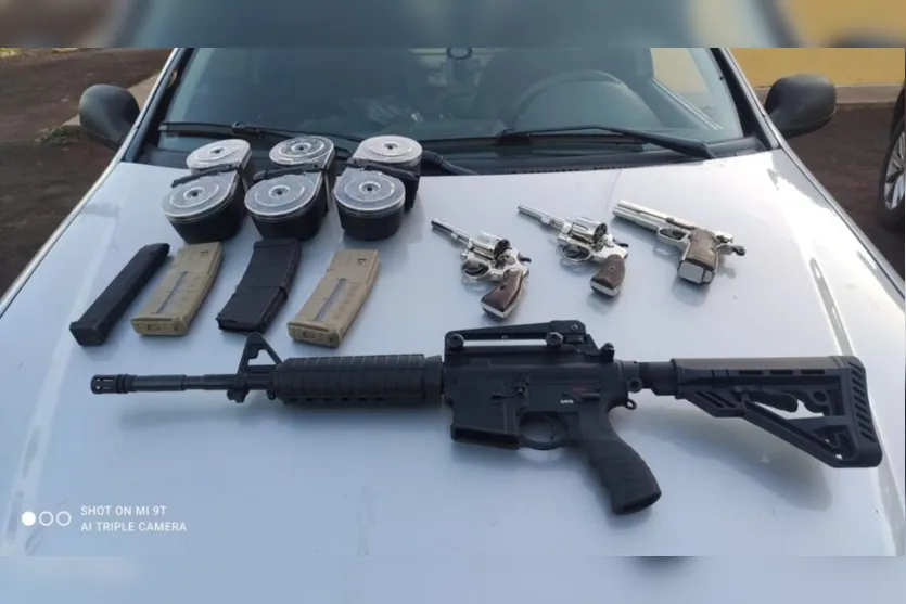 PRF apreende fuzil de origem turca, pistolas e mais de 600kg de droga