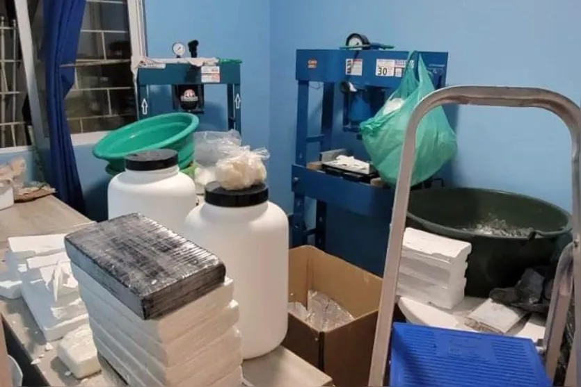  Polícia Militar desmantela laboratório de drogas em Fazenda Rio Grande - 