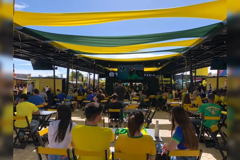  Torcedores se reúnem em bares de Apucarana para assistir o jogo 