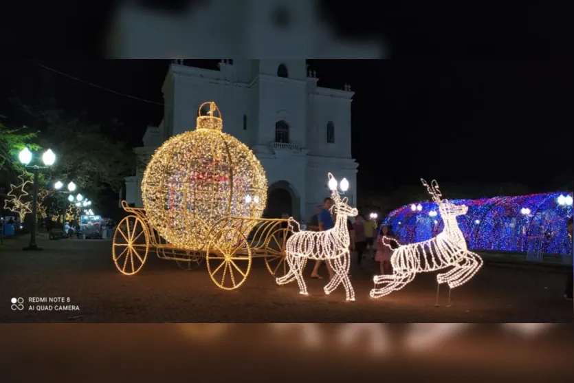  Trenó do Papai Noel é iluminado na Praça Rui Barbosa 
