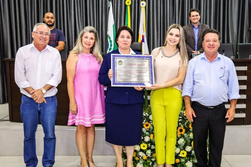 Vereadores de Apucarana homenageiam equipe do Banco de leite