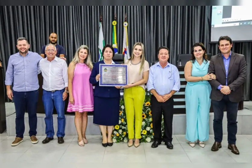 Vereadores de Apucarana homenageiam equipe do Banco de leite