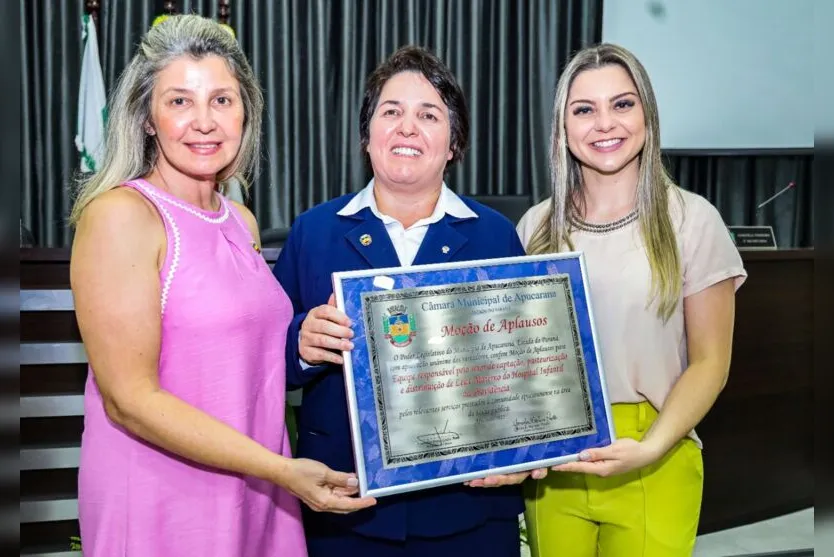 Vereadores de Apucarana homenageiam equipe do Banco de leite