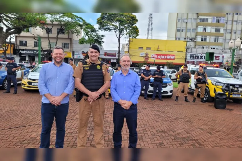  Vice-prefeito de Apucarana, Paulo Vital, comandante do 10º BPM Marcos José Facio e Wanderlei Faganello, presidente da Acia 