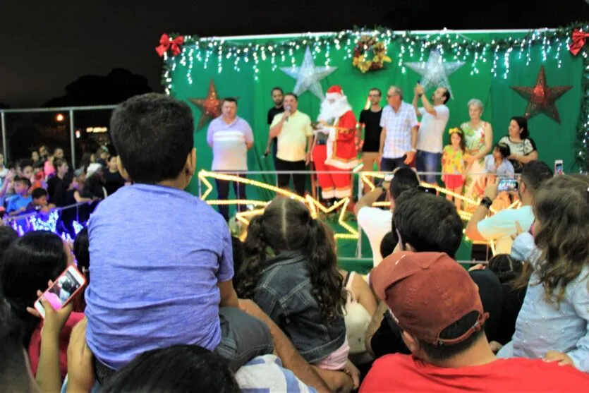  a Caravana do Papai Noel percorreu a Avenida Arapongas – saindo próximo ao posto Trabuco, seguindo até a Estação Cultural Milene 