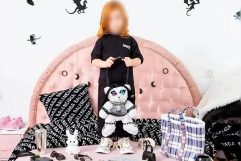  nternautas acusam a ação, protagonizada por menores de idade, de sexualizar crianças 