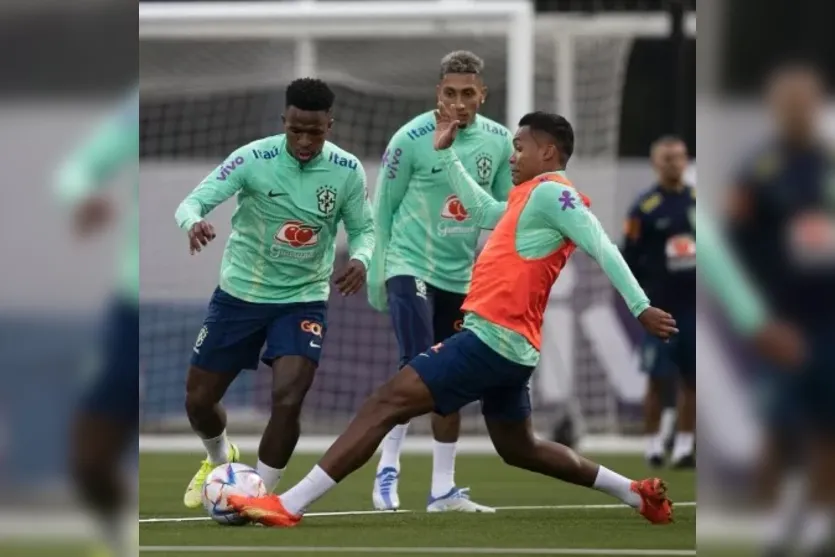  somente 14 jogadores participaram da atividade em campo nesta segunda-feira 