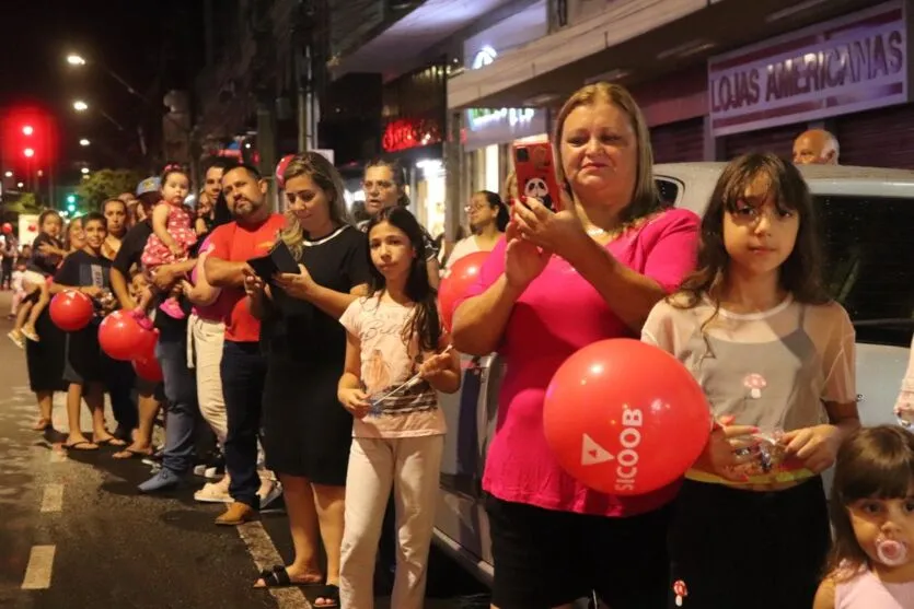  “ Grande Desfile de Natal de Arapongas” encantou as famílias araponguenses 