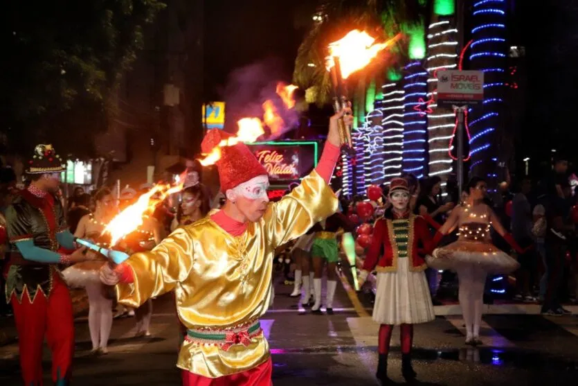  “ Grande Desfile de Natal de Arapongas” encantou as famílias araponguenses 