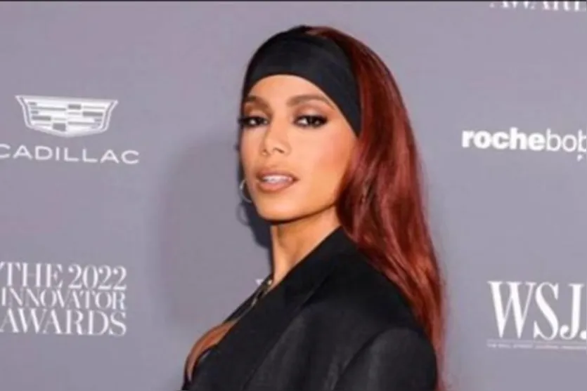  A cantora Anitta disse em seu Instagram na tarde desta sexta-feira (30/12), que foi mordida por  seus cachorros 