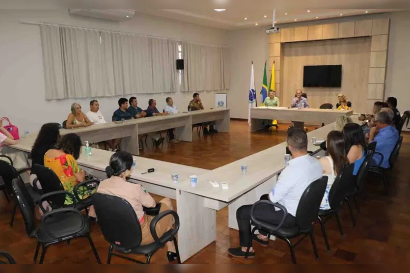  A reunião aconteceu no salão nobre da Prefeitura de Ivaiporã 