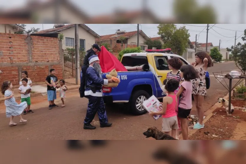  Ação da Guarda Municipal levou solidariedade a diversos bairros de Arapongas neste domingo de Natal (25) 