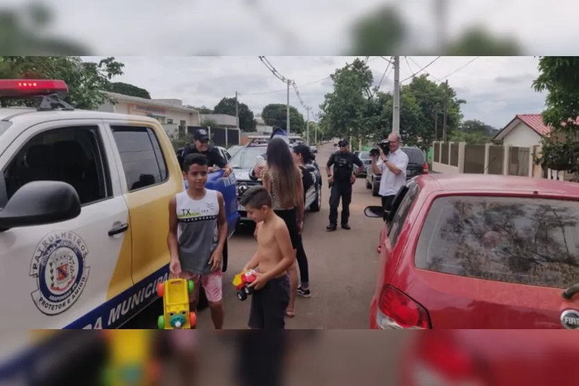  Ação da Guarda Municipal levou solidariedade a diversos bairros de Arapongas neste domingo de Natal (25) 