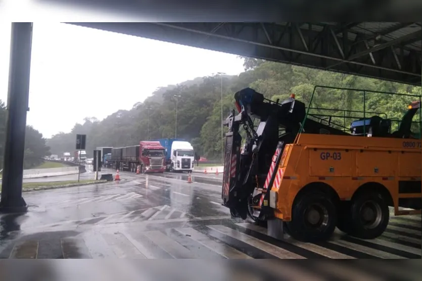 Chuvas interditam totalmente BR-376 entre Paraná e Santa Catarina