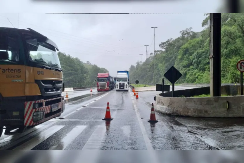 Chuvas interditam totalmente BR-376 entre Paraná e Santa Catarina
