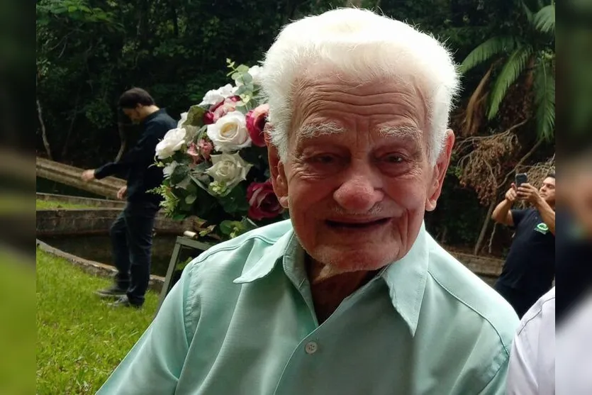  Faleceu nesta segunda-feira (19), o pioneiro de Apucarana, Paulino Rossati, aos 100 anos. 