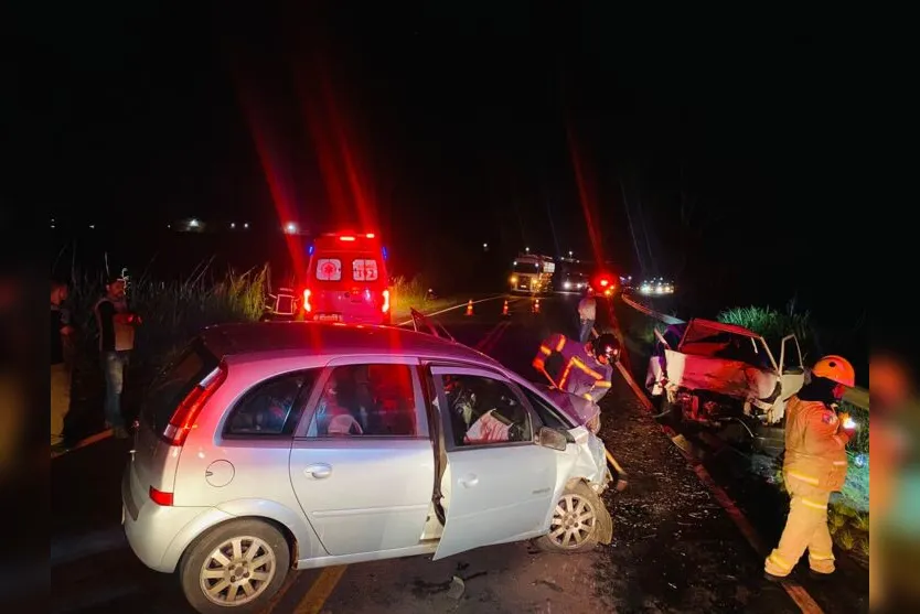  Grave acidente envolveu um Meriva e um Uno em Apucarana 