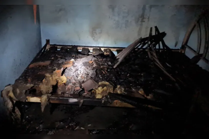  Incêndio em residência foi na na Rua Amandus Alvino Henning 