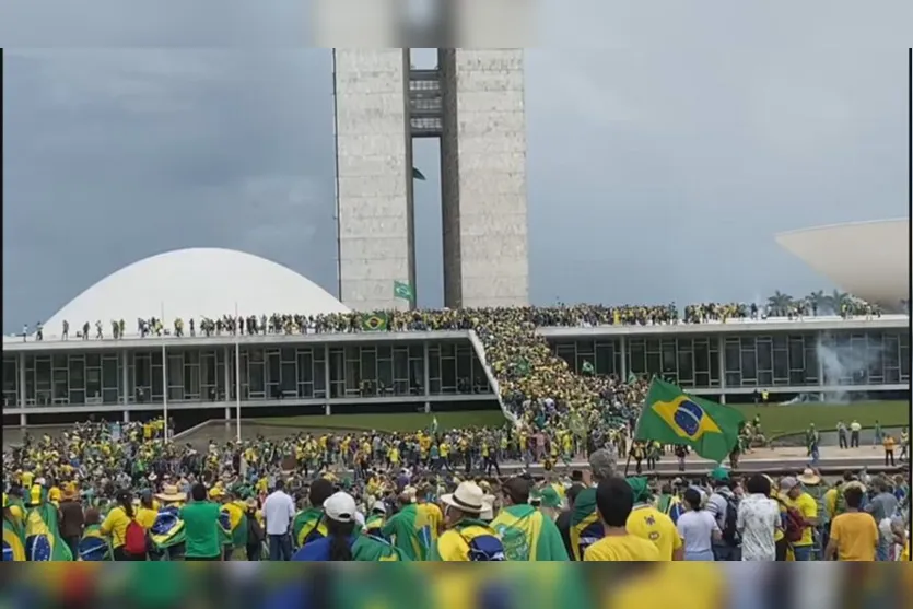 Manifestantes invadem Congresso Nacional, Planalto e STF, em Brasília