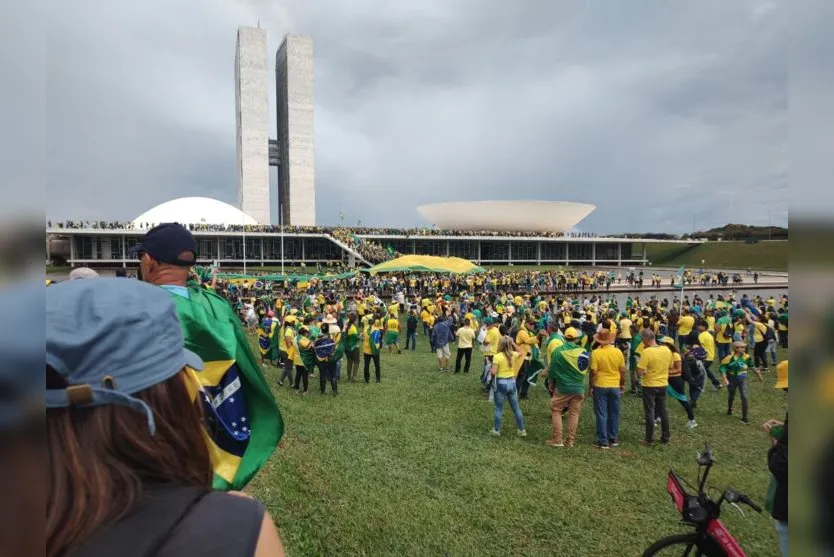 Manifestantes invadem Congresso Nacional, Planalto e STF, em Brasília