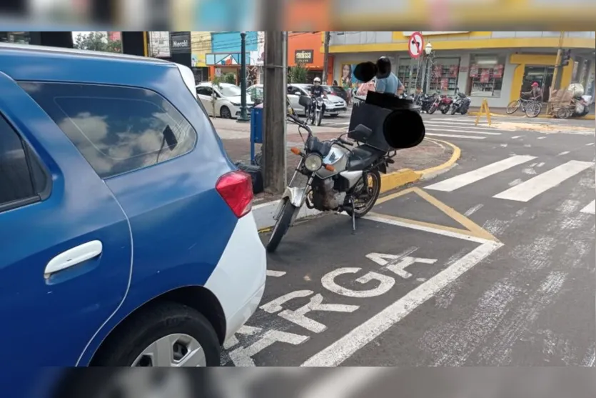 Motociclista fica ferido após ser atingido por carro na Av. Curitiba