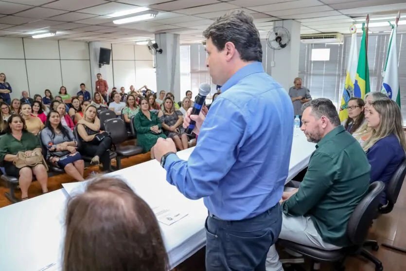  Nesta quarta (4), 60 pedagogas assumiram a direção de 36 escolas municipais e 24 CMEI's, de Apucarana 