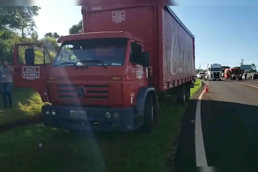  O fluxo de veículos era muito grande no momento do acidente, e o motorista não conseguiu evitar a batida 