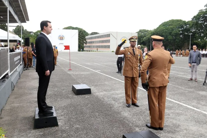 O governador Carlos Massa Ratinho Júnior nomeou nesta segunda-feira (9) o coronel do quadro de oficiais, Sérgio Almir Teixeira, para o comando da Polícia Militar do Paraná. Nascido no dia 22 de Janeiro de 1972, em Cascavel, no Oeste paranaense, é o primeiro homem negro em 168 anos a assumir o posto.
Foto Gilson Abreu/Aen 