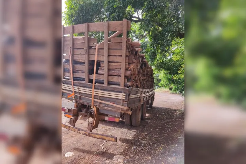 PRF apreende caminhão com mais de R$ 9 mil em débitos em Apucarana