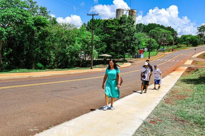 Prefeitura conclui calçamento no entorno do Parque Japira