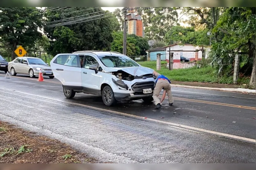  Sem vítimas, acidente deixou veículos danificados 