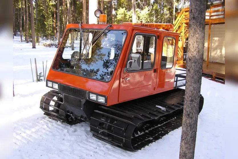  Um dos vizinhos contou que apesar dos equipamentos de segurança, a máquina, chamada de Snowcat, passou por cima de uma das pernas de Jeremy 